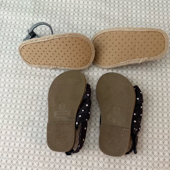 Old Navy Bundle of Two Baby & Toddler Sandals and Shoes Blue and Black Polka Dot - Picture 6 of 9